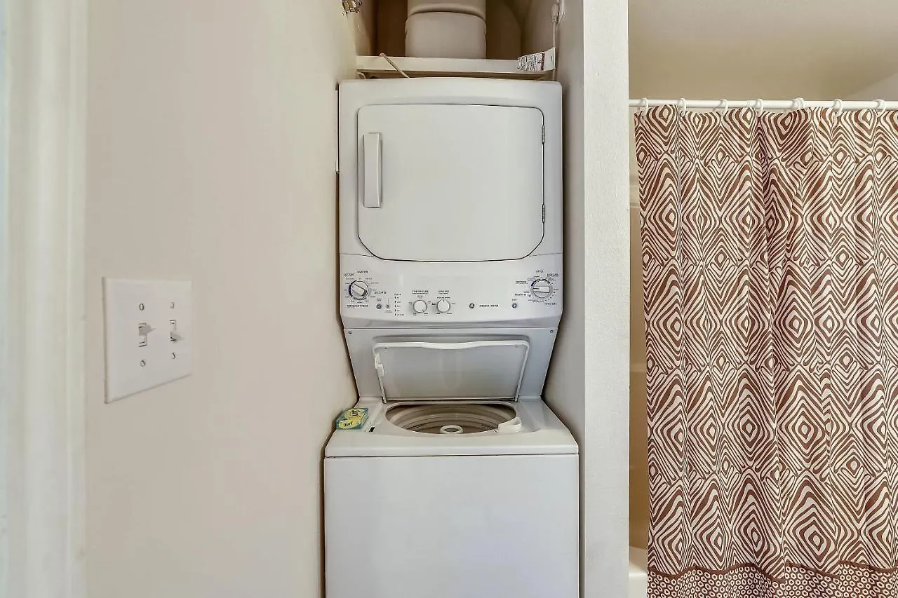 Apartment Shores Of Panama 1211- Sleeps 6, Gulf View, Reserved Parking! Free Fun! Condo Panama City Beach United States